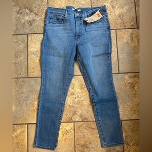 Levi's Women's Mid Blue Jeans